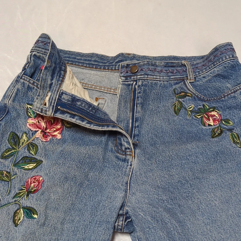 Vintage 90's High Rise Acid Washed Boho Mom Jeans With Embroidered Roses
